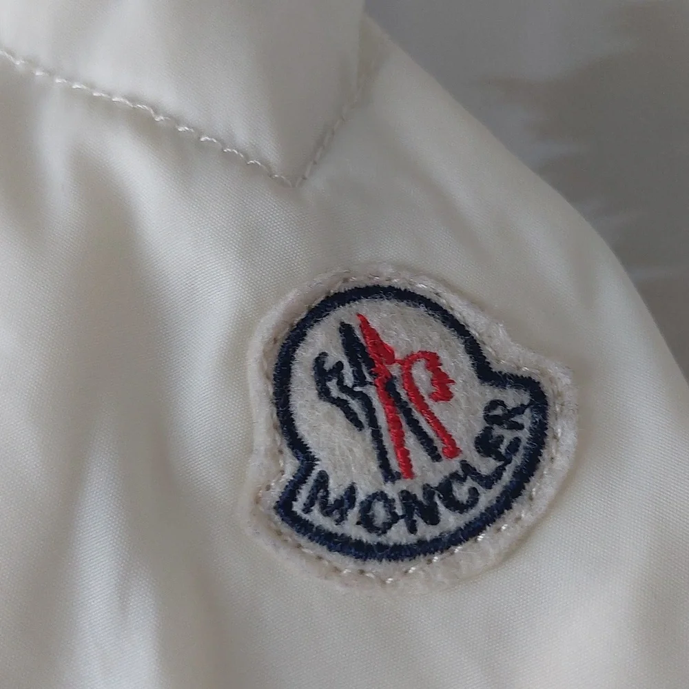 Moncler White/Black Down Puffer Cropped Jacket with Removable Hoodie - Picture 5 of 16